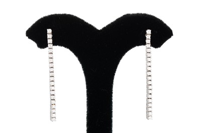 Lot 201 - A PAIR OF DIAMOND DROP EARRINGS, the brilliant...
