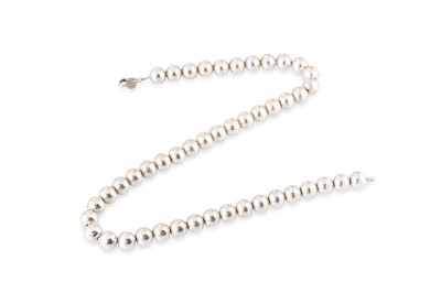 Lot 89 - A TIFFANY & CO STERLING SILVER BALL NECKCHAIN,...