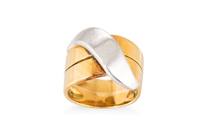 Lot 29 - A 18CT TWO COLOUR GOLD RING, cross-over style,...
