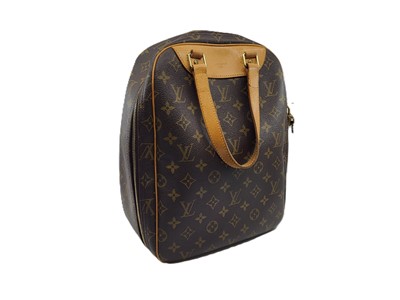 Lot 244 - A LOUIS VUITTON MONOGRAM 'EXCURSION' HANDBAG,...