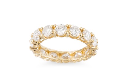 Lot 94 - A DIAMOND SET FULL ETERNITY RING, the round...