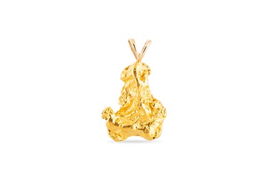 Lot 130 - A GOLD 'NUGGET' PENDANT, pendant tests at...
