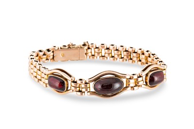 Lot 134 - A VINTAGE 9CT GOLD GARNET BRACELET, set with...