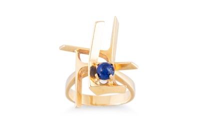 Lot 136 - A VINTAGE 1970S BRUTALIST STYLE ABSTRACT RING,...