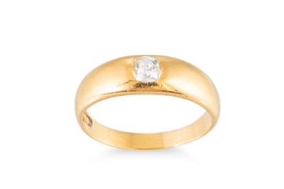 Lot 79 - AN ANTIQUE DIAMOND SET RING, the 18ct gold...