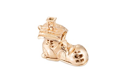 Lot 186 - A 9CT YELLOW GOLD NURSERY RHYME BOOT NOVELTY...