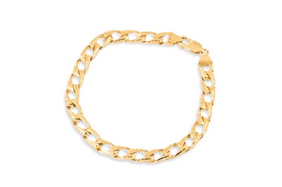 Lot 62 - AN 18CT GOLD FLAT CURB LINK BRACELET, 10.3 g.