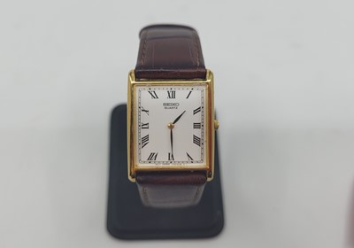 Lot 442 - A SEIKO TANK QUARTZ WRISTWATCH, Roman numerals,...