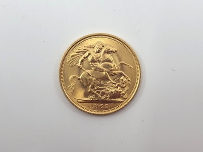 Lot 501 - A FULL GOLD SOVEREIGN ENGLISH COIN, 1963 QEII,...