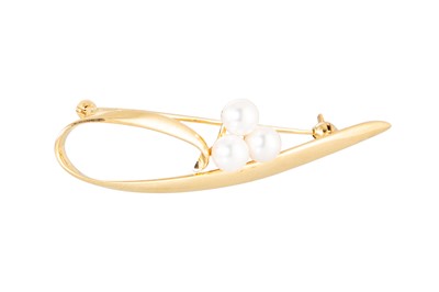 Lot 8 - A MIKIMOTO CULTURED PEARL BROOCH, of abstract...