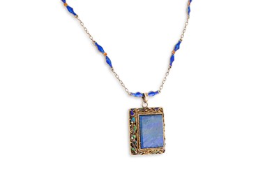 Lot 32 - A CONTINENTAL ART DECO LAPIZ LAZULI AND ENAMEL...