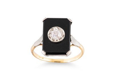 Lot 62 - AN ART DECO ONYX AND DIAMOND PLAQUE RING,...