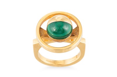 Lot 71 - A 1970S DESIGNER RING, set with malachite,...