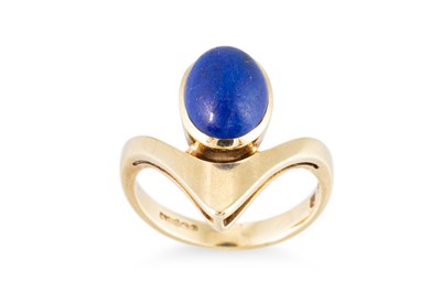 Lot 72 - A 1970S DESIGNER RING, set with lapis lazuli,...