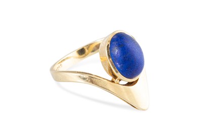 Lot 77 - A 1970S DESIGNER RING, set with lapis lazuli,...
