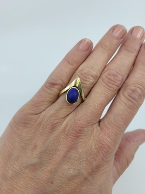 Lot 77 - A 1970S DESIGNER RING, set with lapis lazuli,...