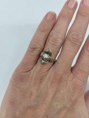 Lot 191 - A VINTAGE DIAMOND SET CLUSTER RING, the...