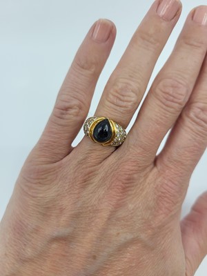 Lot 192 - A VINTAGE SAPPHIRE AND DIAMOND CLUSTER RING,...