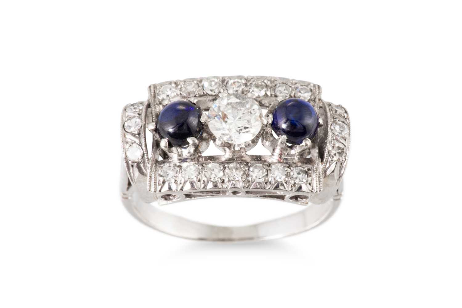 Lot 194 - A RETRO DIAMOND AND SAPPHIRE SET CLUSTER RING,...
