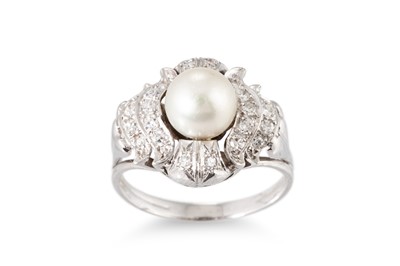 Lot 221 - A VINTAGE CULTURED PEARL AND DIAMOND SET...