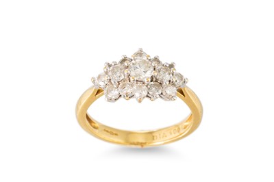 Lot 116 - A DIAMOND SET CLUSTER RING, the round cut...