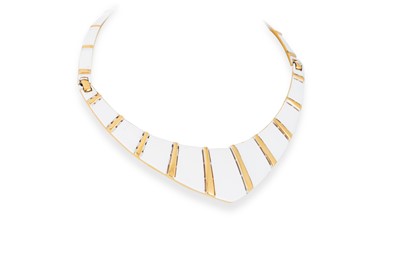Lot 23 - A VINTAGE CROWN TRIFARI NECK COLLAR, faux...