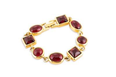 Lot 27 - A VINTAGE TRIFARI BRACELET, set with...