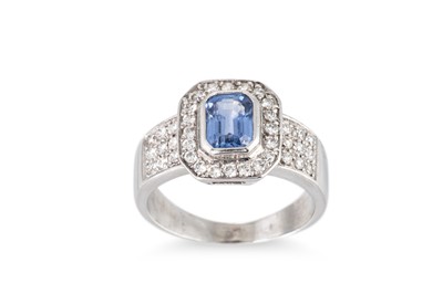 Lot 202 - A SAPPHIRE AND DIAMOND CLUSTER RING, the...