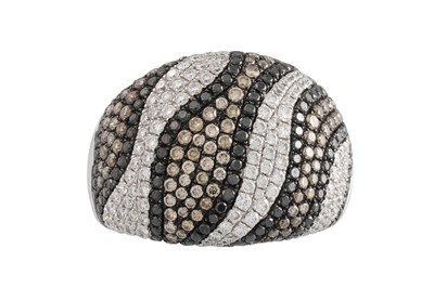 Lot 51 - A THREE COLOURED DIAMOND BOMBÉ SHAPED RING,...