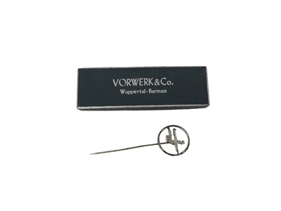 Lot 520 - AN ART DECO VORWERK & CO CONTINENTAL SILVER...