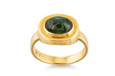 Lot 131 - A TOURMALINE SET RING, mounted in 18ct gold,...