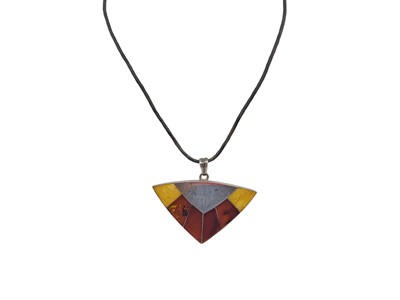 Lot 142 - A VINTAGE SILVER AND AMBER PENDANT,...