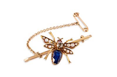 Lot 147 - AN ANTIQUE SAPPHIRE AND DIAMOND BROOCH,...
