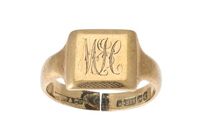 Lot 68 - A 9CT GOLD SIGNET RING, INITIALS M.J.C,...