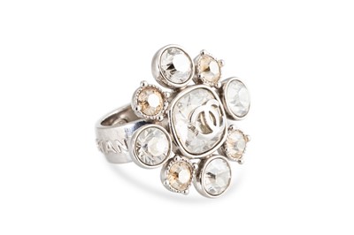 Lot 36 - A CHANEL COSTUME JEWELLERY CLUSTER RING, with...