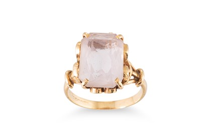 Lot 57 - A ROSE QUARTZ SET RING, the rectangular rose...