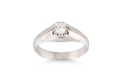 Lot 109 - A DIAMOND SOLITAIRE RING, the brilliant cut...