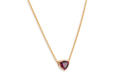 Lot 151 - A TOURMALINE SET PENDANT, the trillion set...