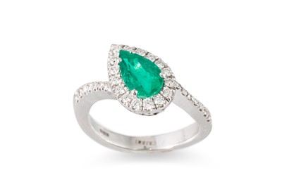 Lot 184 - AN EMERALD AND DIAMOND PEAR SHAPED CLUSTER...