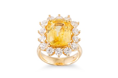 Lot 196 - A MAGNIFICENT YELLOW SAPPHIRE AND DIAMOND...