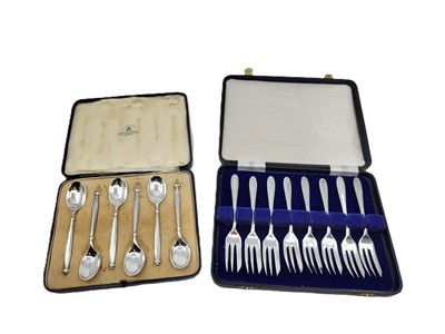 Lot 532 - A LARGE COLLECTION OF ANTIQUE & LATER BOXED...