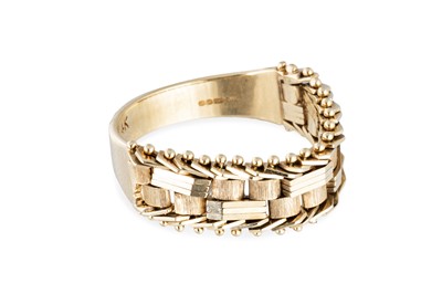 Lot 66 - A FLEXI-STYLE BAND RING, woven form, in 14ct...