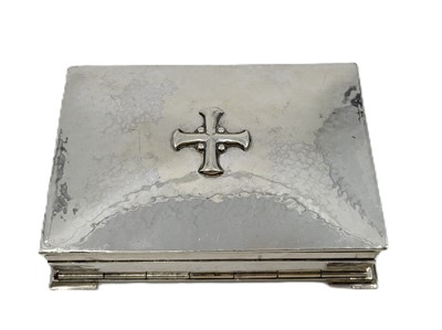 Lot 480 - AN ENGLISH STERLING SILVER COMMUNION BOX, in...