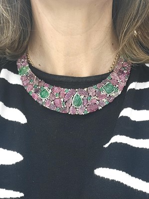 Lot 82 - AN EMERALD, TOURMALINE AND DIAMOND NECK COLLAR,...