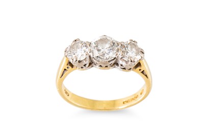Lot 104 - A THREE STONE DIAMOND RING, the brilliant cut...