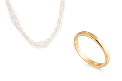 Lot 177 - AN 18CT YELLOW GOLD BAND RING, Dublin hallmark...