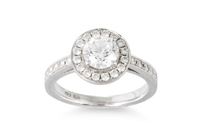 Lot 332 - A DIAMOND CLUSTER RING, the centre diamond...