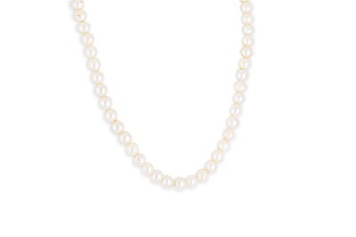 Lot 124 - A CULTURED PEARL SINGLE STRAND NECKLACE, with...