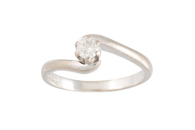 Lot 79 - A DIAMOND SOLITAIRE RING, the brilliant cut...