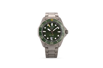 Lot 391 - A GENT'S TAG HEUER STAINLESS STEEL AQUARACER...